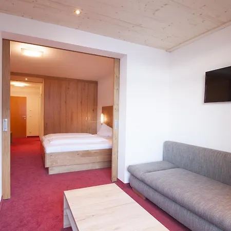 מלון Erlebnishotel 4*